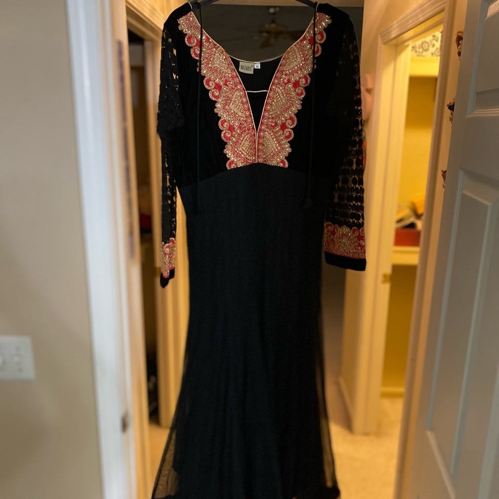 Indian dress never worn, the tag is XL but it’s actually dress size 10-12